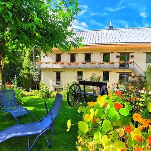 https://le-moulin-des-olirics.hotels-rhonealpes.com