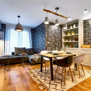 https://stylish-and-high-end-designer-apartments-in-city-center.sofiahotelsbg.com