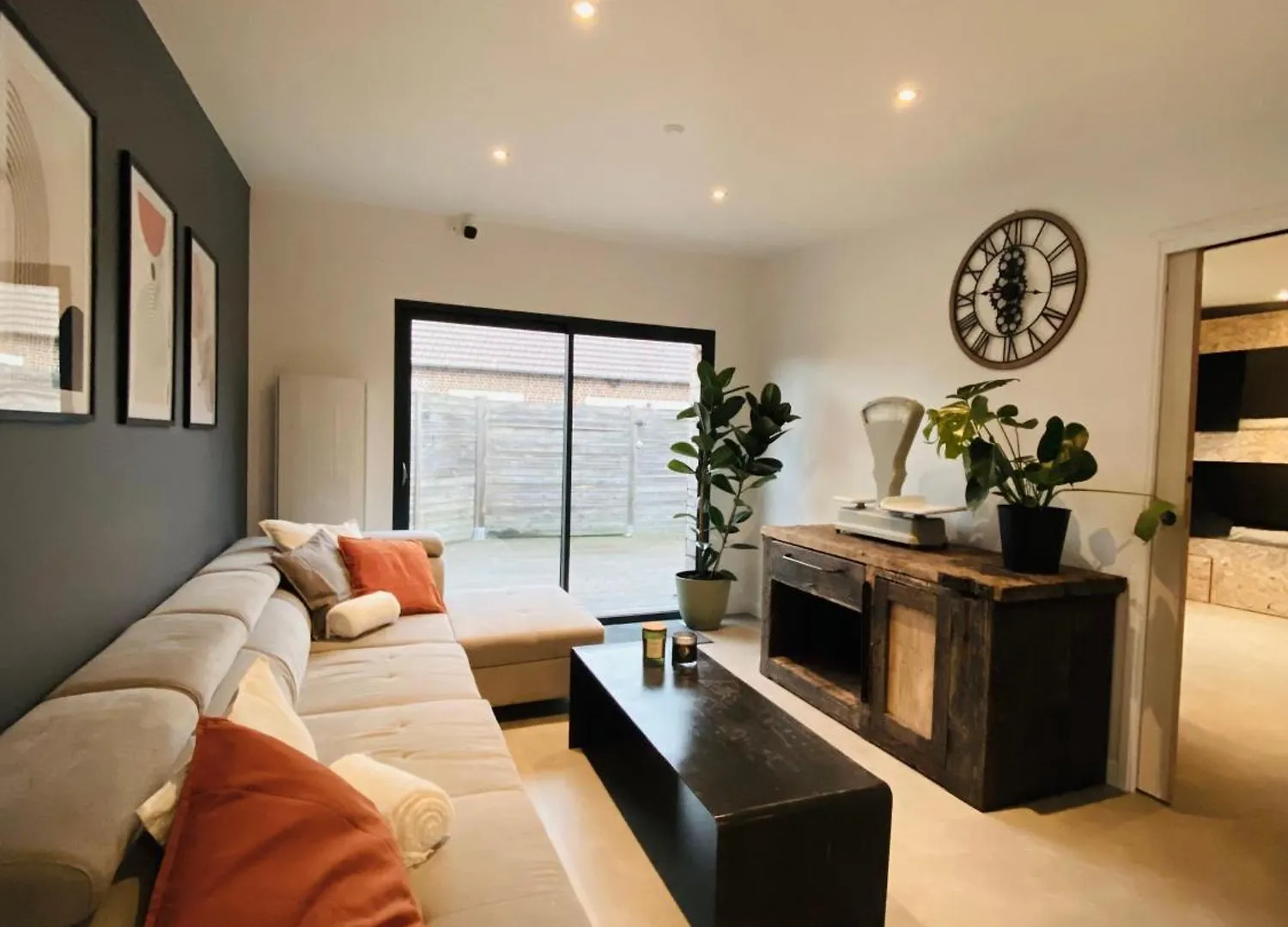 The Share House Apartment Tille